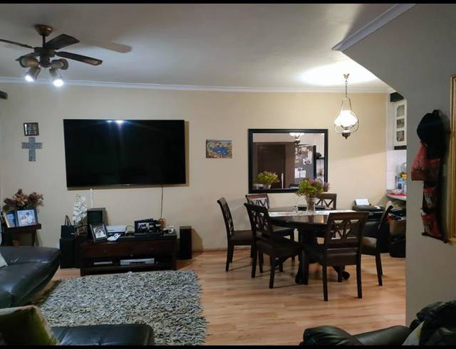 3 BEDROOM TOWNHOUSE FOR SALE IN ESCOMBE